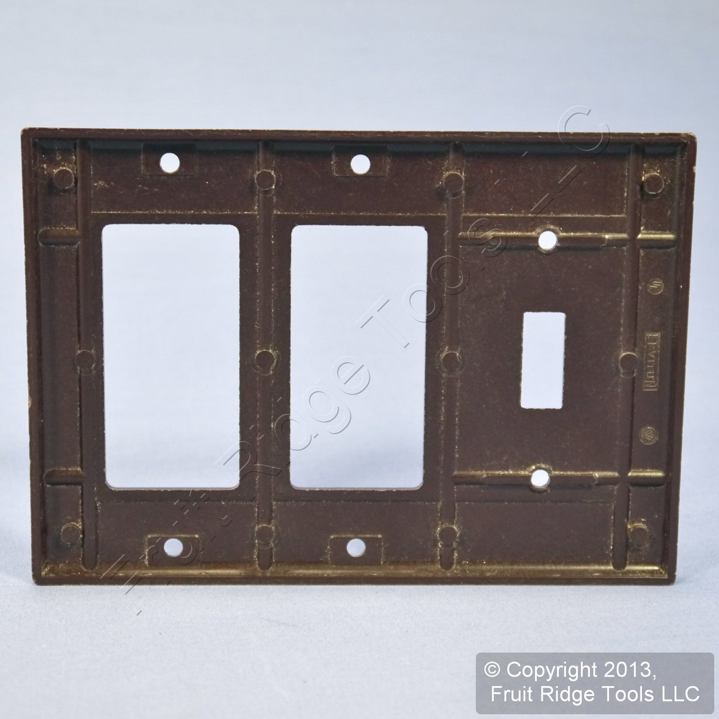 Leviton 80431 Brown 3-Gang Toggle Switch Decora GFCI Plastic Standard Wallplate