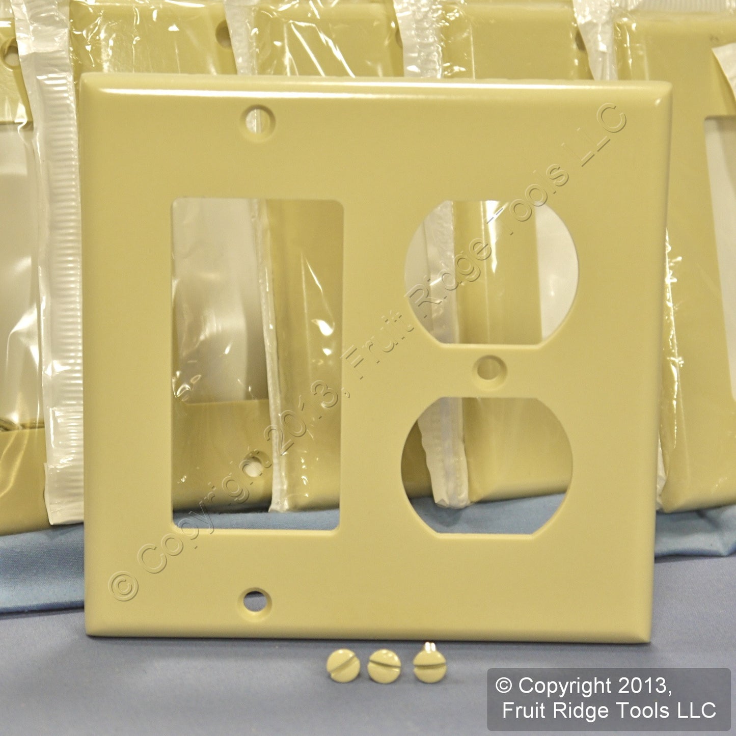 Leviton 80455-I Ivory 2-Gang Duplex Decora Plastic Standard Wallplates 100pcs
