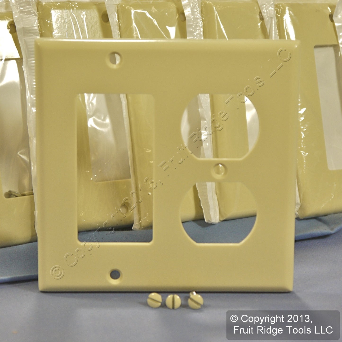 Leviton 80455-I Ivory 2-Gang Duplex Decora Plastic Standard Wallplates 150pcs