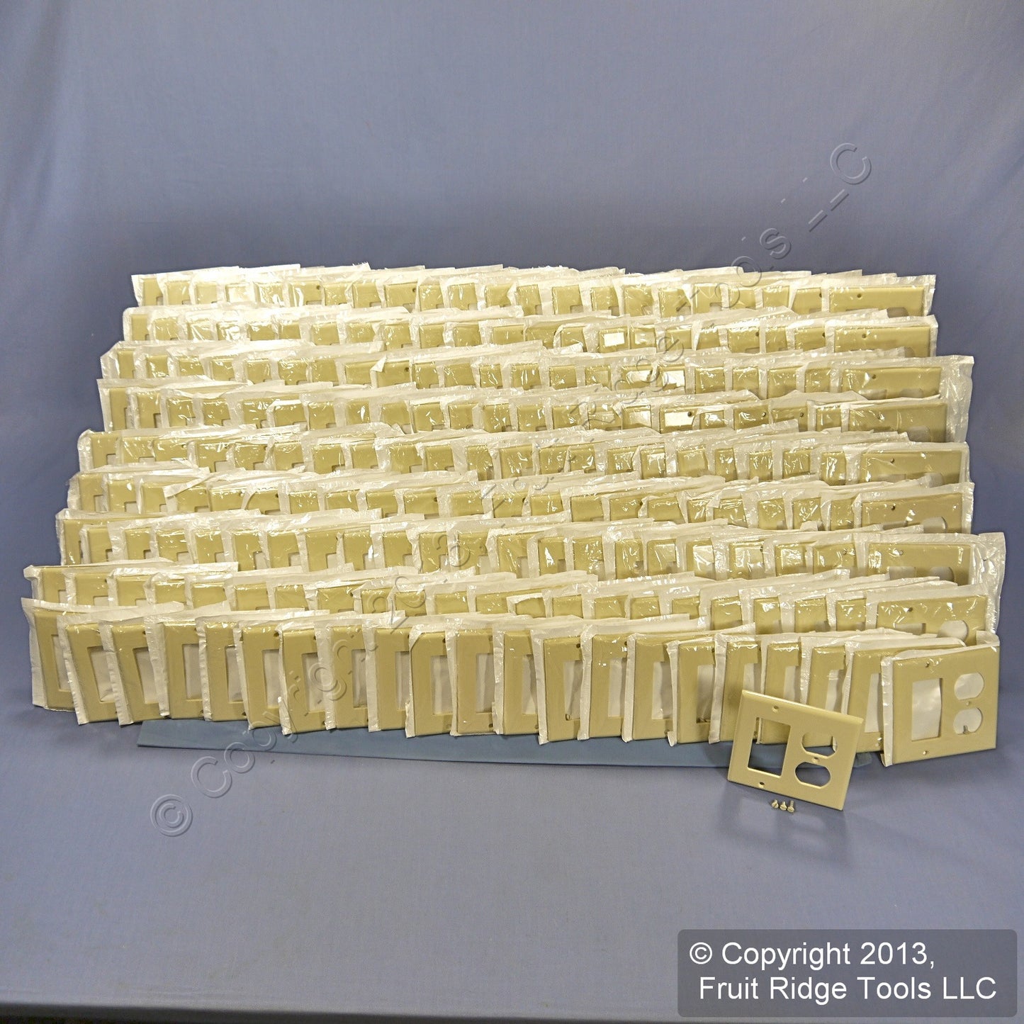 Leviton 80455-I Ivory 2-Gang Duplex Decora Plastic Standard Wallplates 200pcs