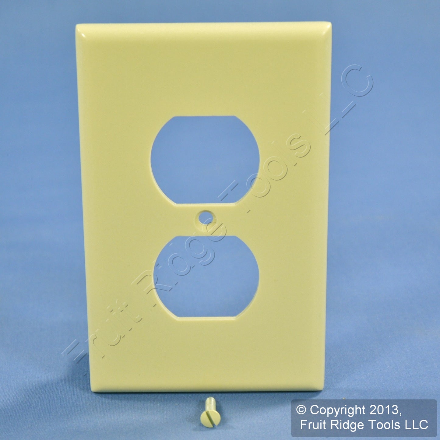 Leviton 80503-I Ivory 1-Gang Duplex Outlet Plastic Midway Wallplate Cover Plate