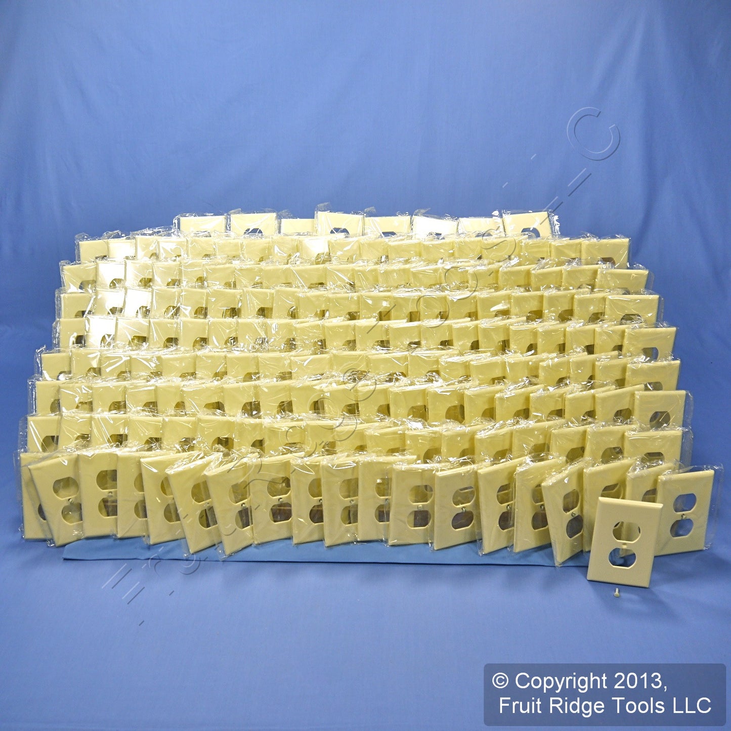 Leviton 80503-IMP Ivory 1-Gang Duplex Outlet Plastic Midway Wallplates 10pcs