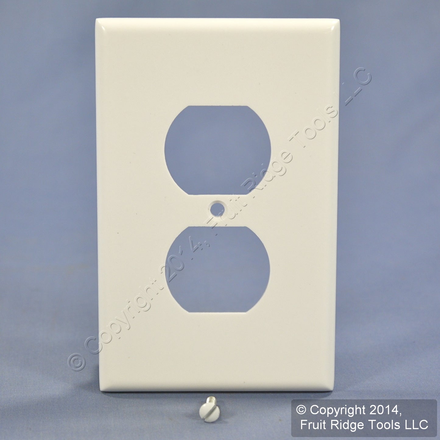 Leviton 80503-W White 1-Gang Duplex Outlet Plastic Midway Wallplate Cover Plate