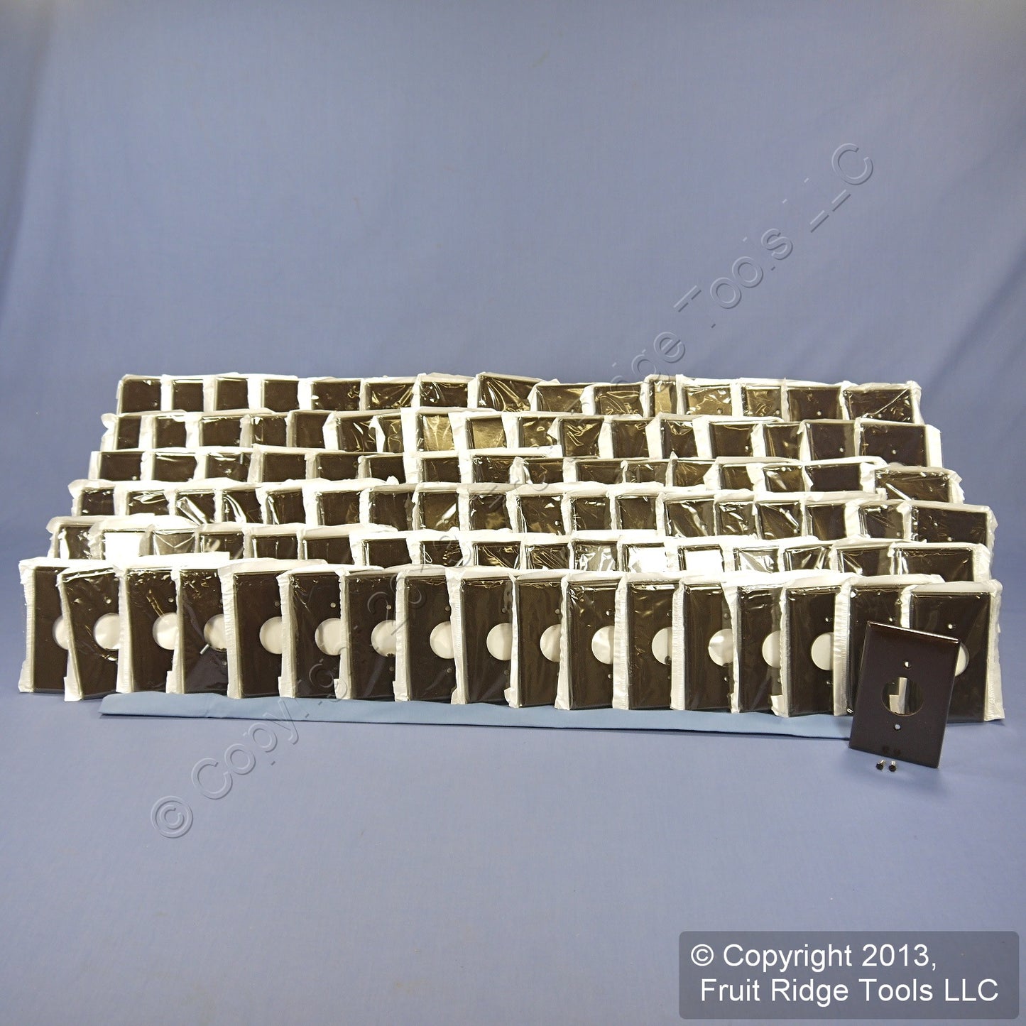 Leviton 80504 Brown 1-Gang 1.406in. Outlet Plastic Midway Wallplate Cover 100pcs