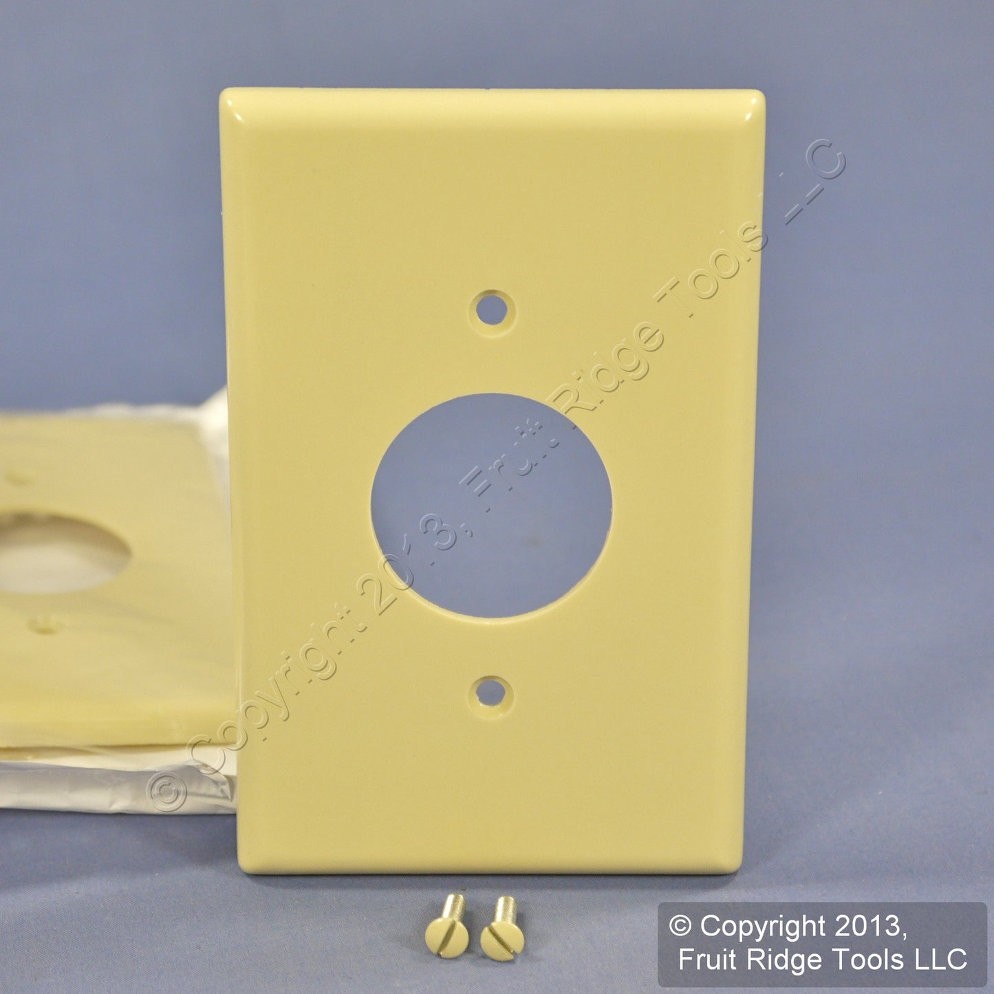 Leviton 80504-I Ivory 1-Gang 1.406in. Outlet Plastic Midway Wallplate Cover 3pcs
