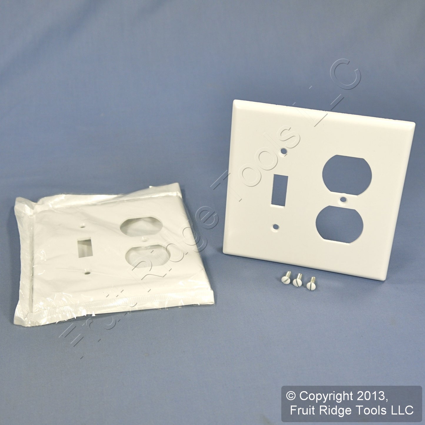 Leviton 80505-W white 2-Gang Toggle Duplex Plastic Midway Wallplate Cover 2-pack