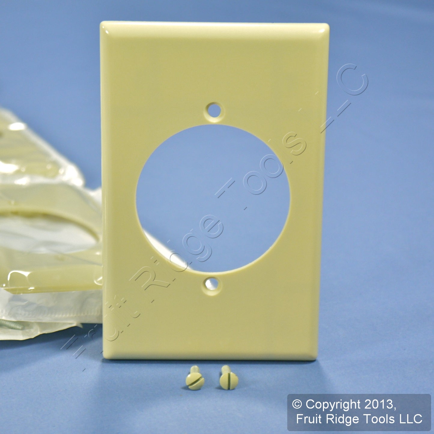 Leviton 80528-I Ivory 2.15" Single Receptacle 1-Gang Plastic Wallplates 25-Pack