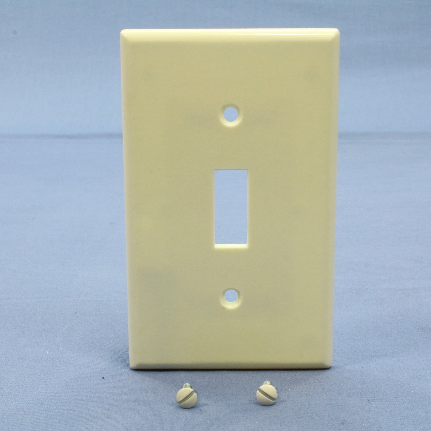 Leviton 80701-A Almond 1-Gang Toggle Switch Unbreakable Nylon Wallplate 4pcs