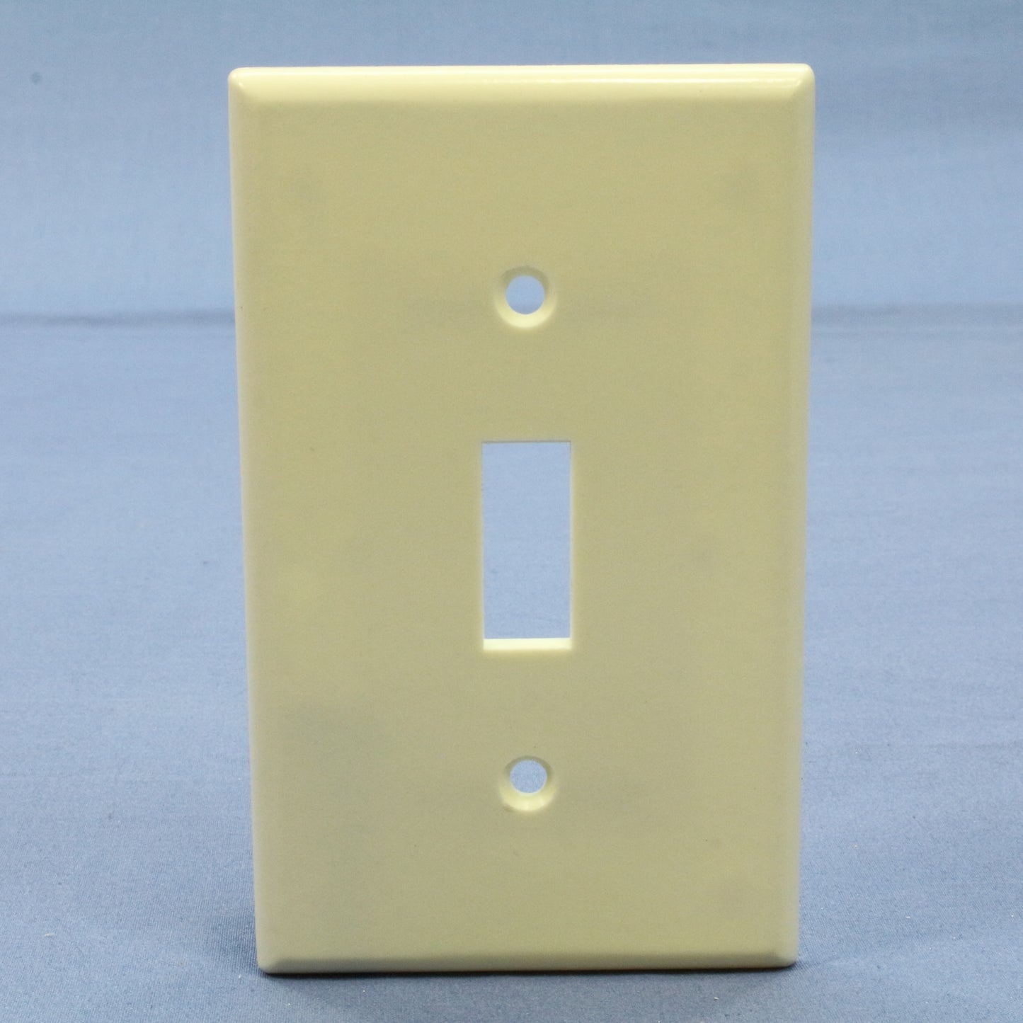 Leviton 80701-A Almond 1-Gang Toggle Switch Unbreakable Nylon Wallplate 4pcs