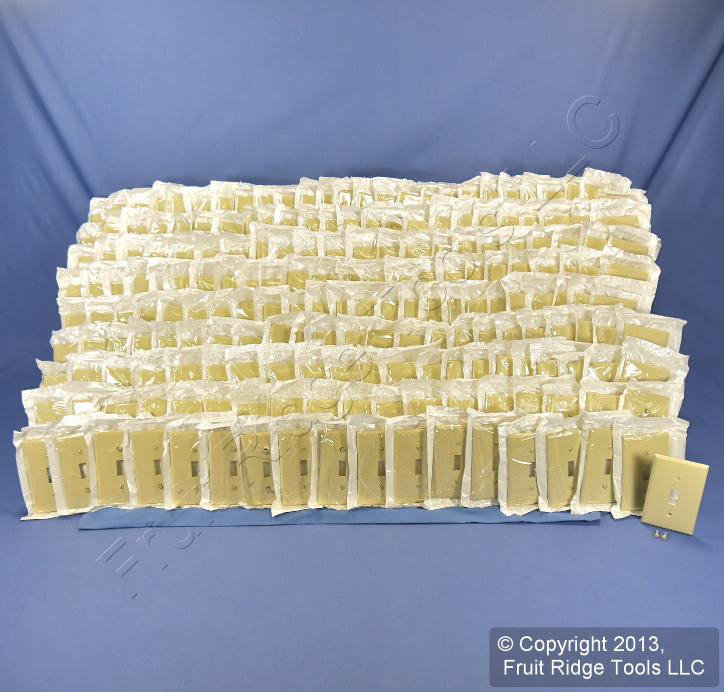 Leviton 80701-I Ivory 1-Gang Toggle Switch Unbreakable Nylon Wallplates 200pcs