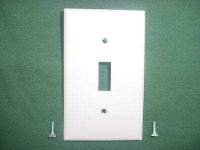 Leviton 80701-W White 1-Gang Toggle Switch Unbreakable Nylon Wallplates 25pcs