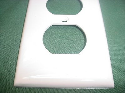 Leviton 80703-W White 1-Gang Duplex Unbreakable Nylon Standard Wallplate Cover