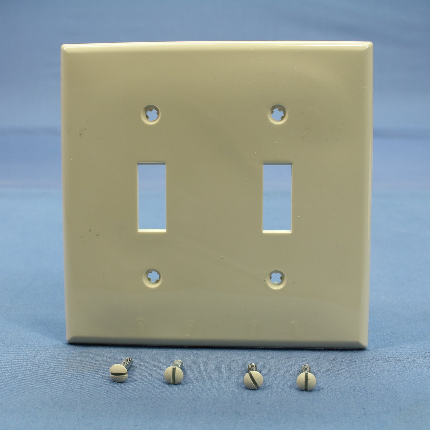 Leviton 80709-T Light Almond 2-Gang Toggle Switch Unbreakable Wallplates 25pcs