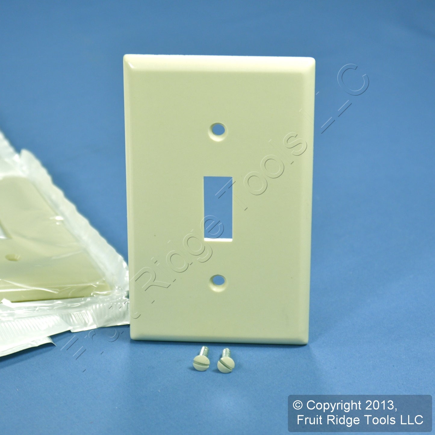 Leviton 82001 Almond 1-Gang Toggle Plastic Standard Wallplate Covers 25-pack