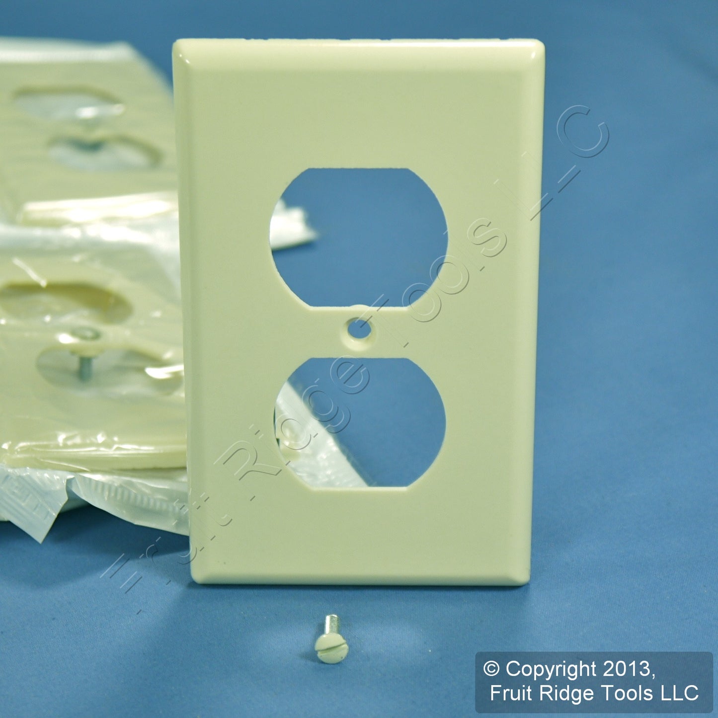Leviton 82003 Almond 1-Gang Duplex Outlet Plastic Standard Wallplate Cover 20pcs
