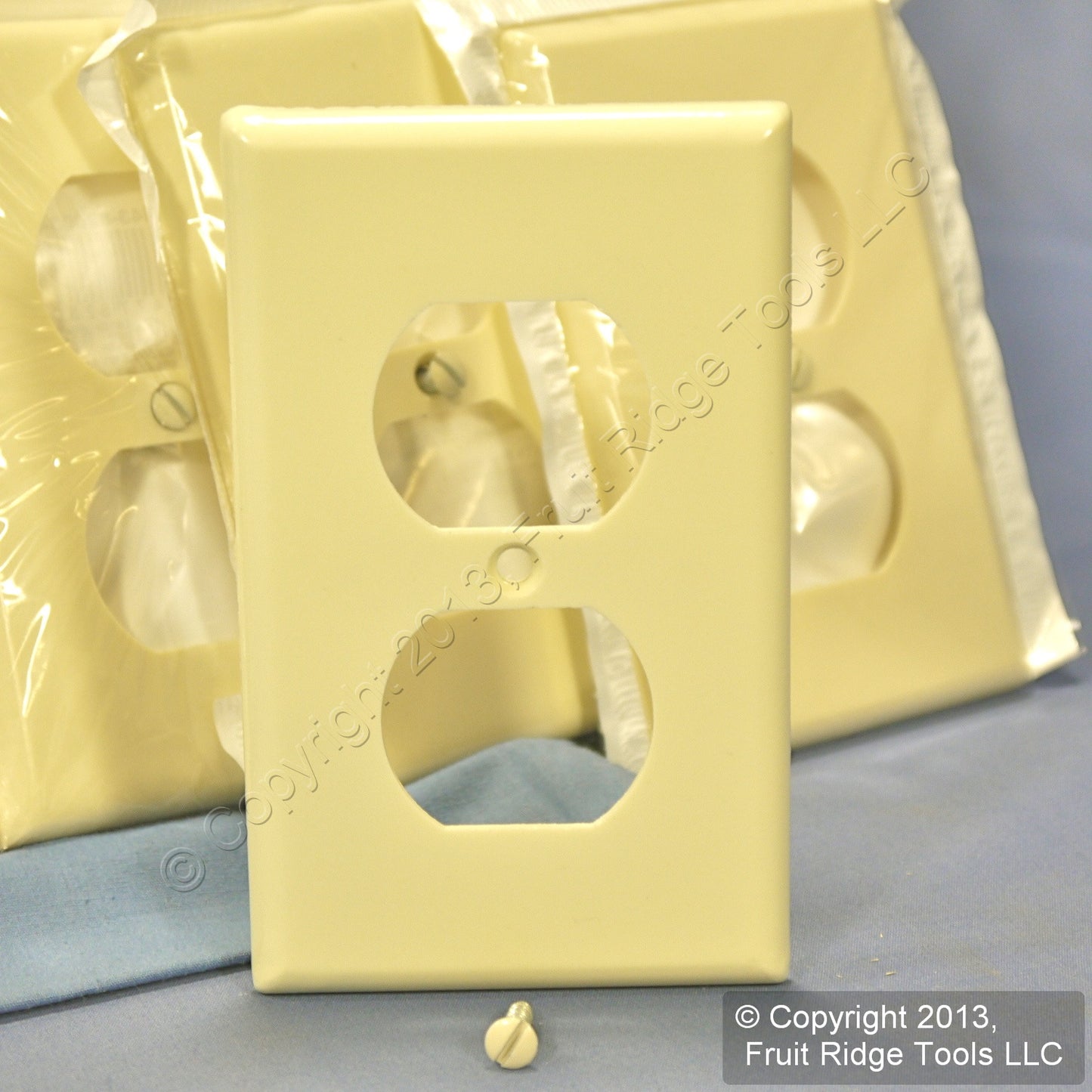 Leviton 82003 Almond 1-Gang Duplex Outlet Cover Thermoset Wallplates 50-Pack