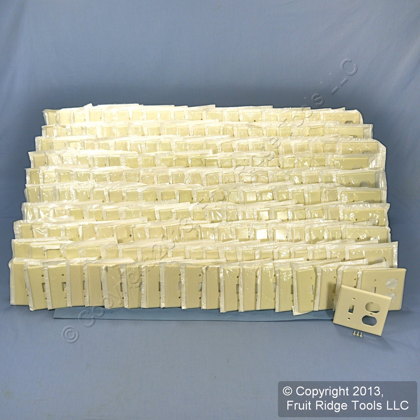 Leviton 82005 Almond 2-Gang Switch Duplex Receptacle Thermoset Wallplates 200pcs