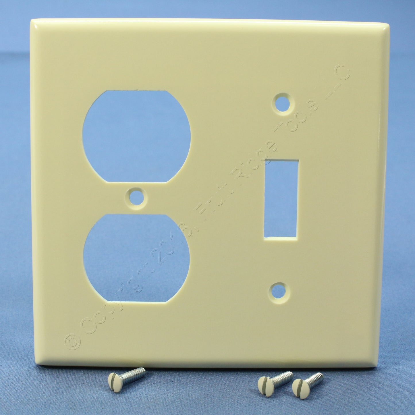 Leviton 82005 Almond 2-Gang Toggle Duplex Plastic Standard Wallplate Cover 25pcs