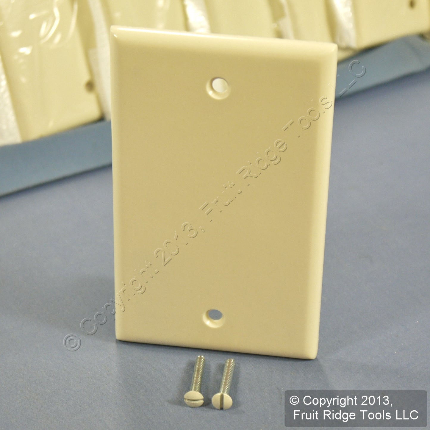Leviton 82014 1-Gang Almond Blank Cover Thermoset Wallplates Box Mount 200-Pack