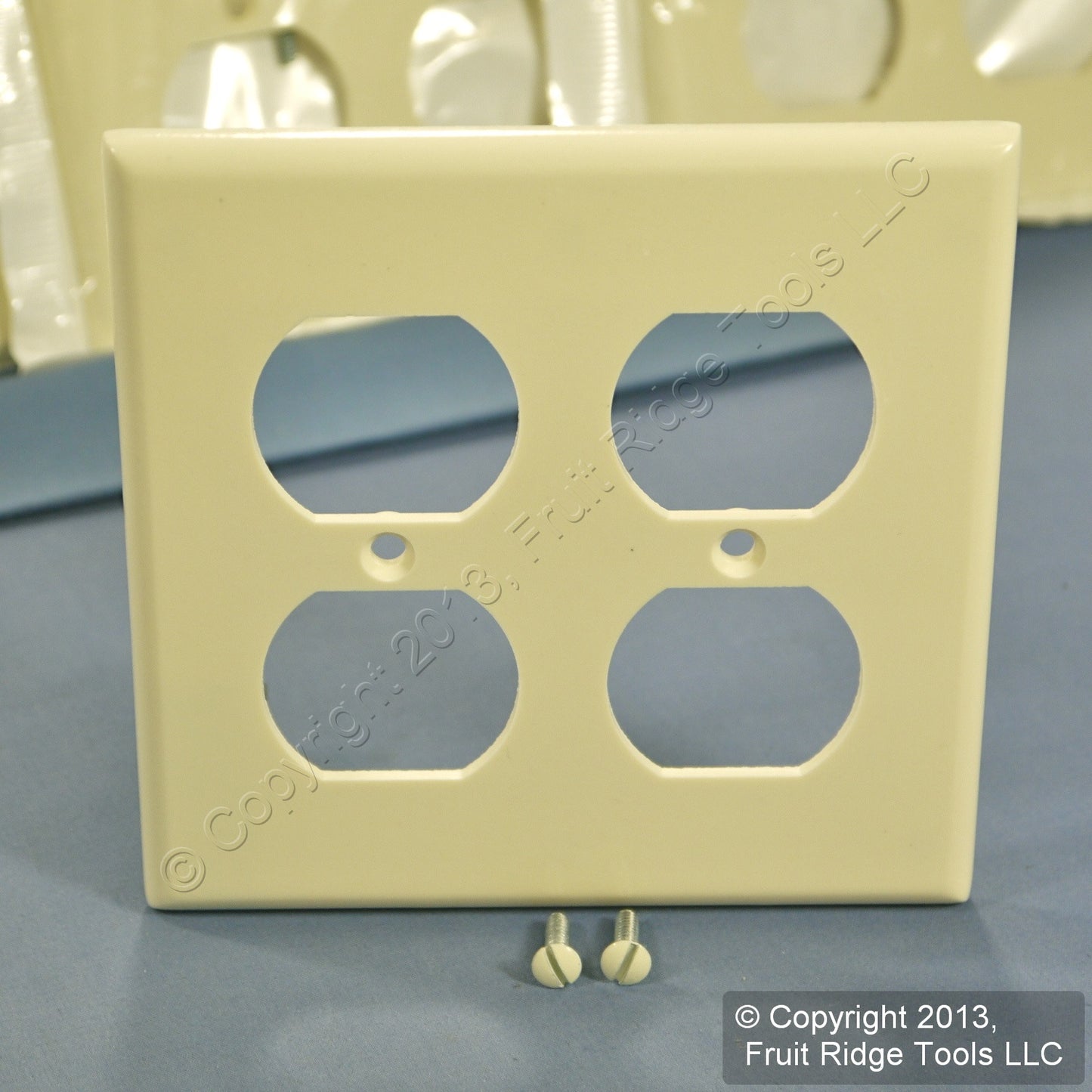 Leviton 82016 Almond 2-Gang Outlet Duplex Receptacle Thermoset Wallplates 100pcs