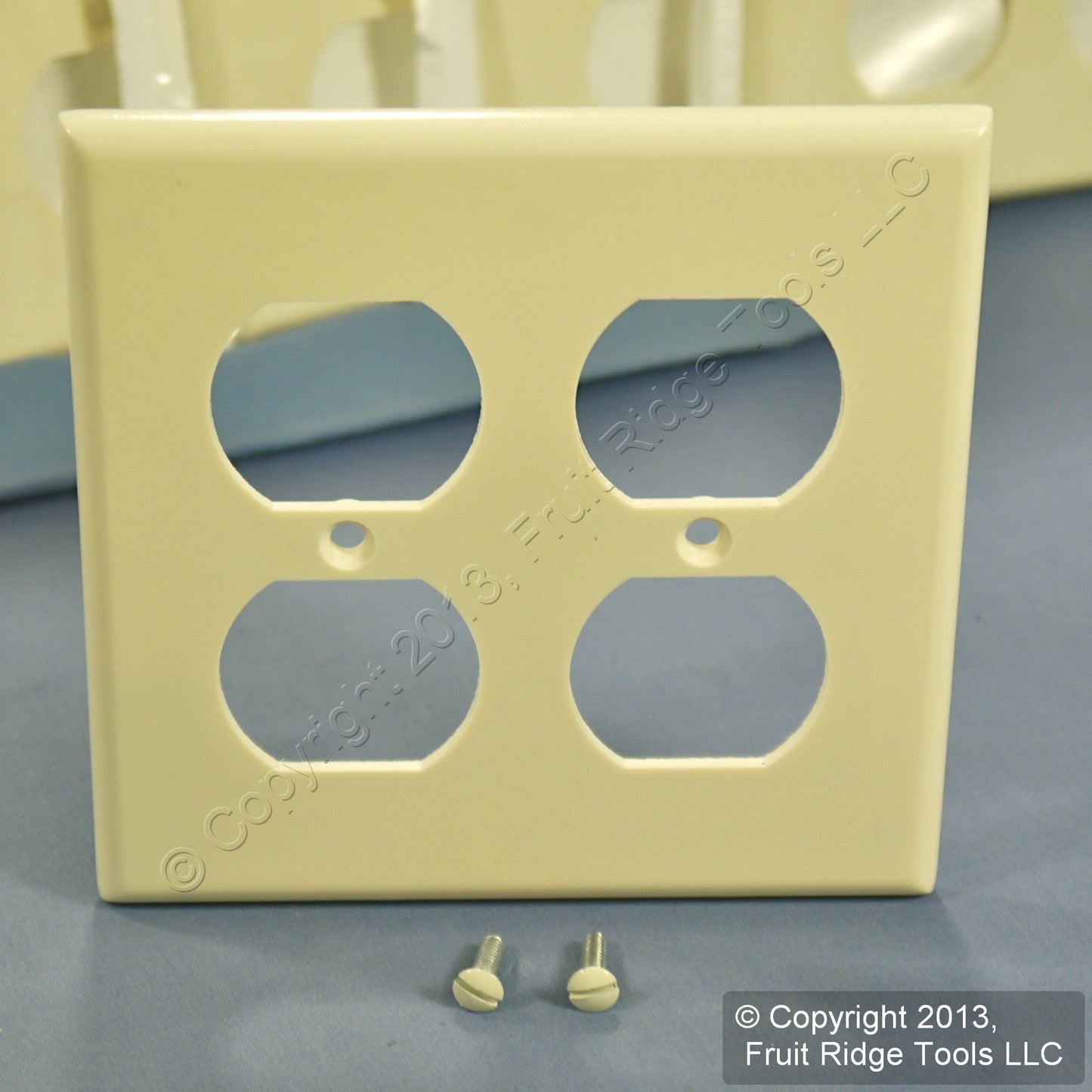 Leviton 82016 Almond 2-Gang Outlet Duplex Receptacle Thermoset Wallplates 150pcs
