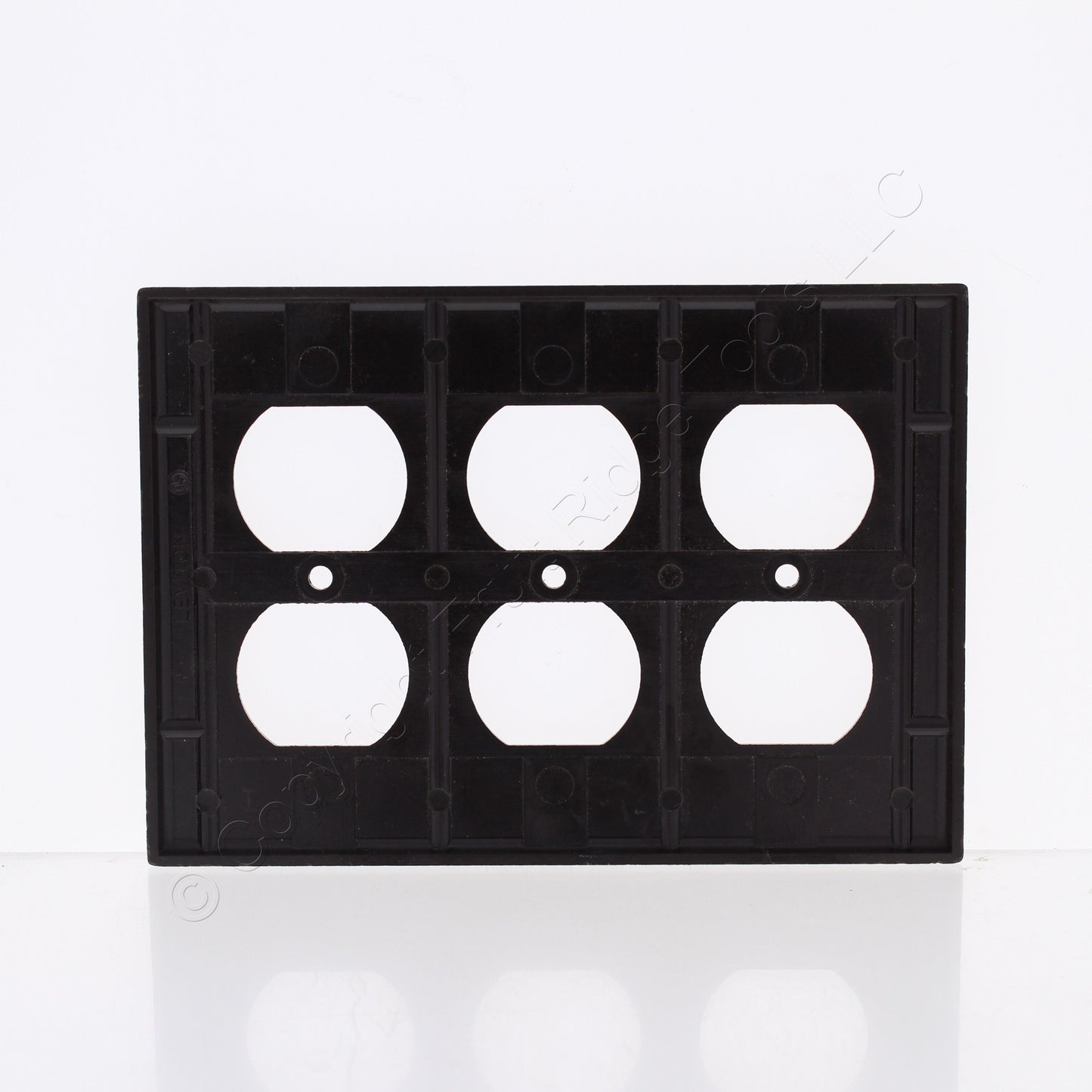 Leviton 85030 Brown 3-Gang 3-Duplex Outlet Plastic Standard Wallplates 10pcs