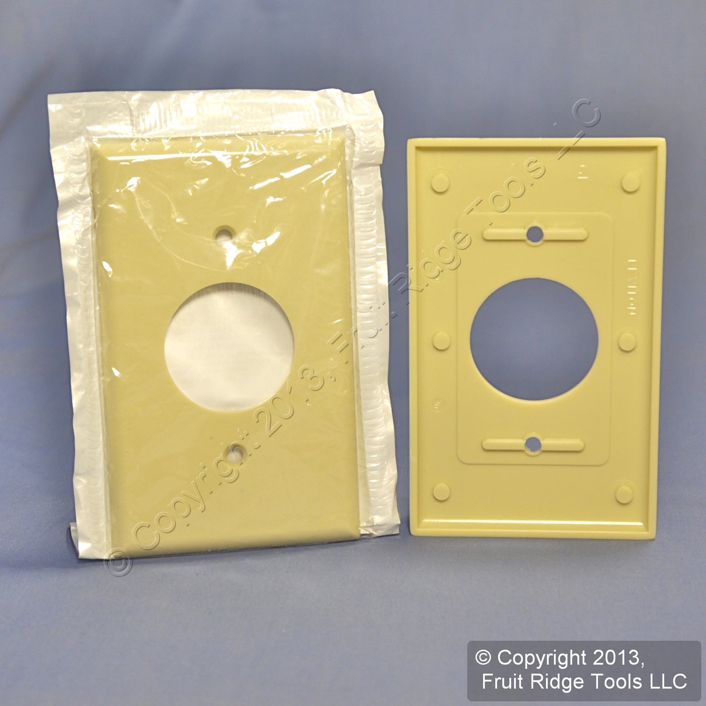 Leviton 86004 Ivory 1-Gang 1.406" Outlet Plastic Standard Wallplate Cover 100pc