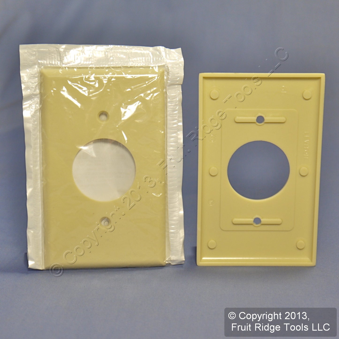 Leviton 86004 Ivory 1-Gang 1.406" Outlet Plastic Standard Wallplate Cover 200pc