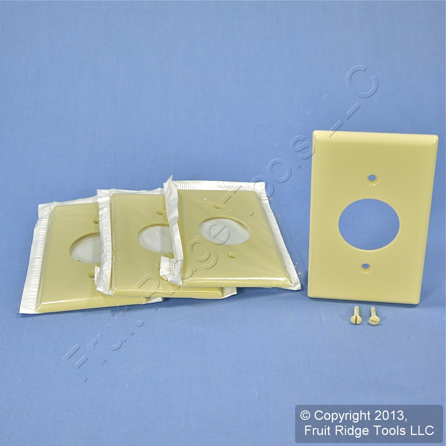 Leviton 86004 Ivory 1-Gang 1.406in. Outlet Plastic Standard Wallplate Cover 4pcs