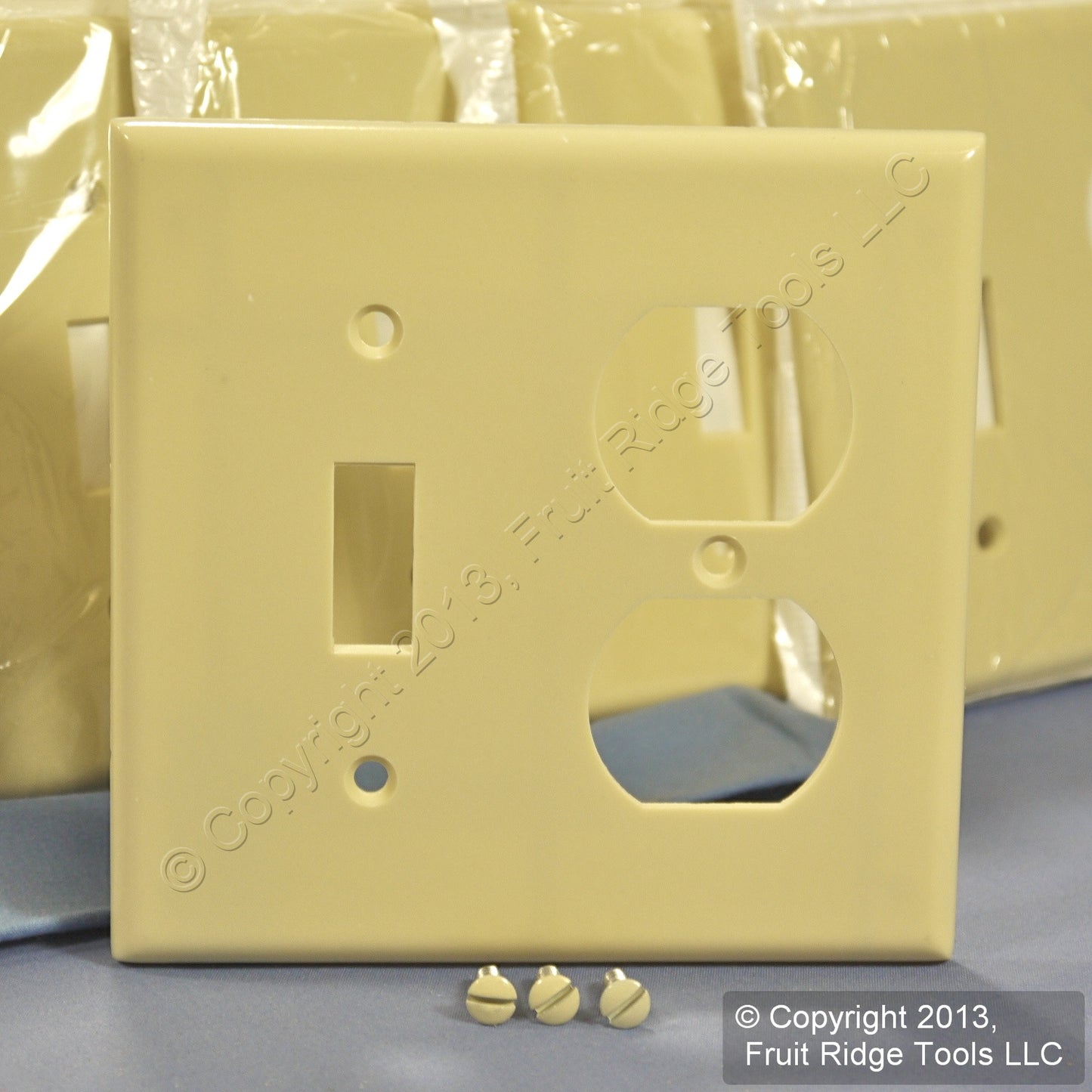 Leviton 86005 Ivory 2-Gang Toggle Duplex Plastic Standard Wallplate Cover 100pcs