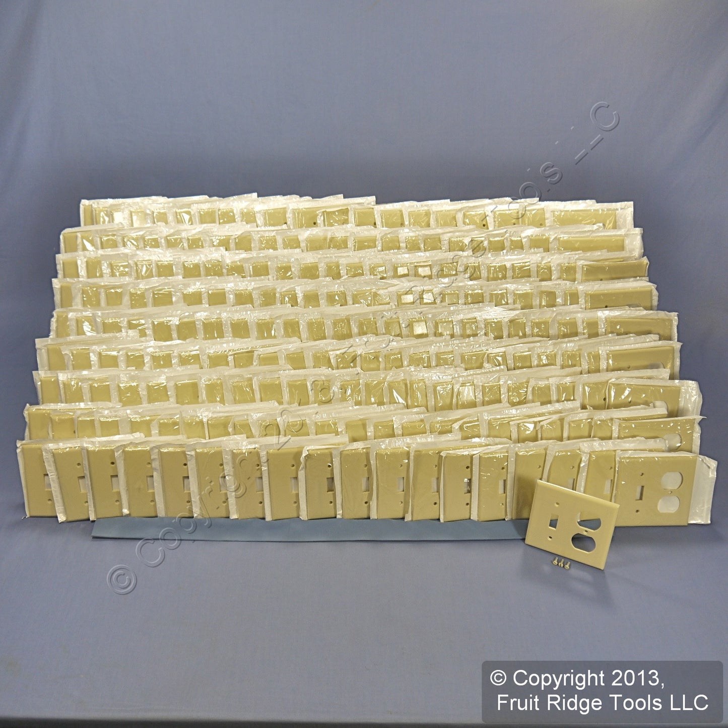 Leviton 86005 Ivory 2-Gang Toggle Duplex Plastic Standard Wallplate Cover 200pcs