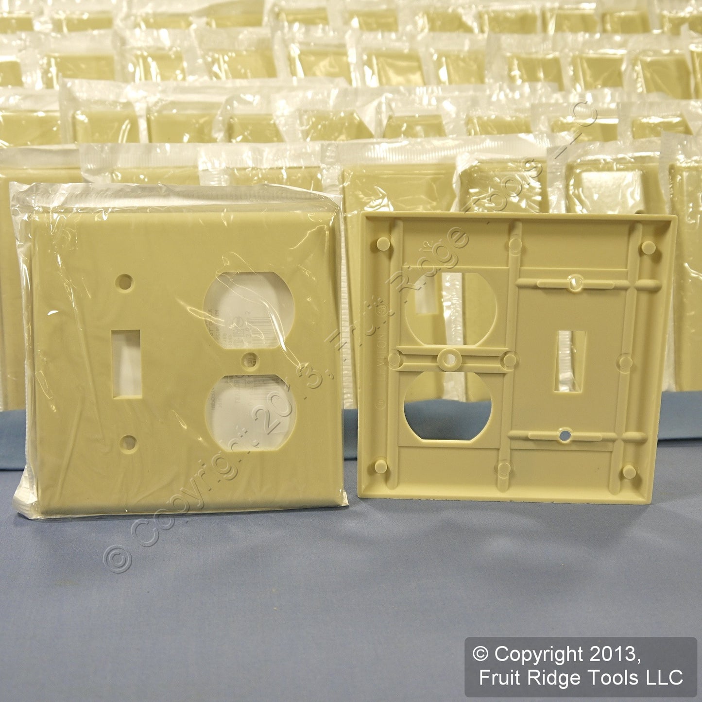 Leviton 86005 Ivory 2-Gang Toggle Duplex Plastic Standard Wallplate Cover 200pcs