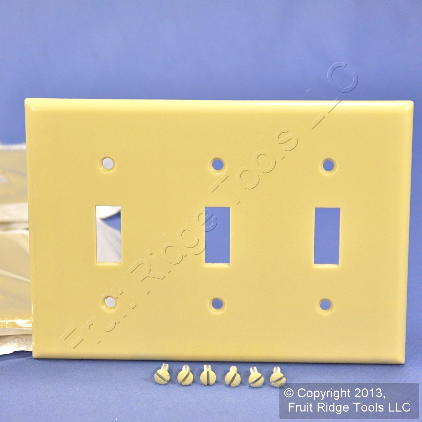Leviton 86011 Ivory 3-Gang Toggle Switch Plastic Standard Wallplate Covers 10pcs