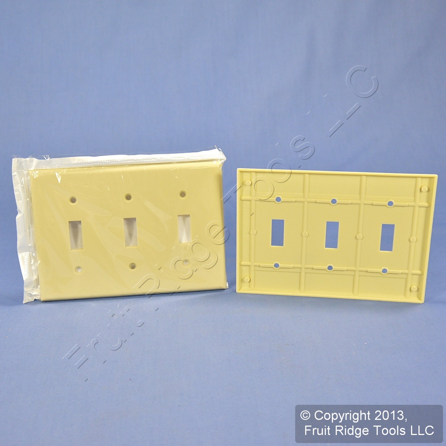 Leviton 86011 Ivory 3-Gang Toggle Switch Plastic Standard Wallplate Covers 10pcs