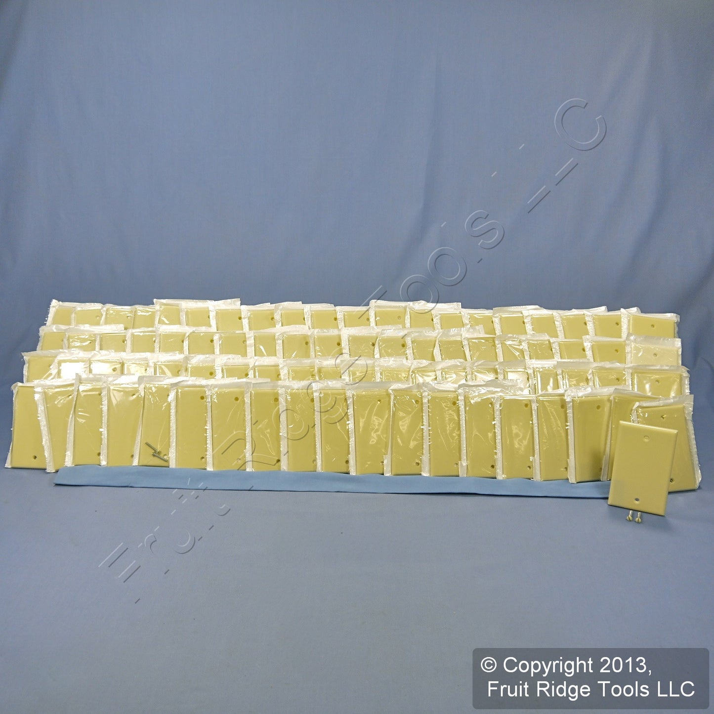 Leviton 86014 Ivory 1-Gang Blank Plastic Standard Wallplate Cover Box Mount 25pc