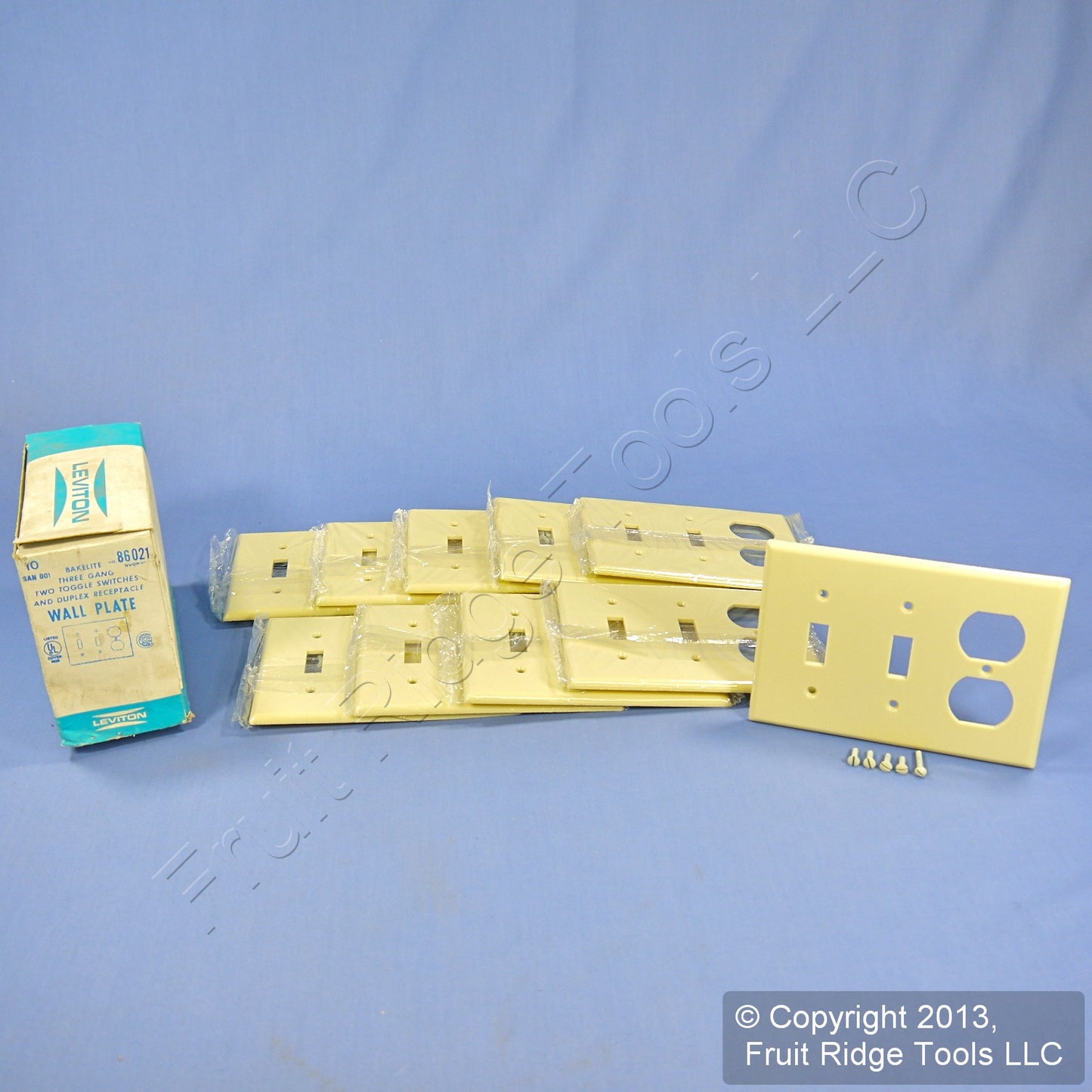Leviton 86021 Ivory 3-Gang Toggle Duplex Plastic Standard Wallplate Cover 10pcs