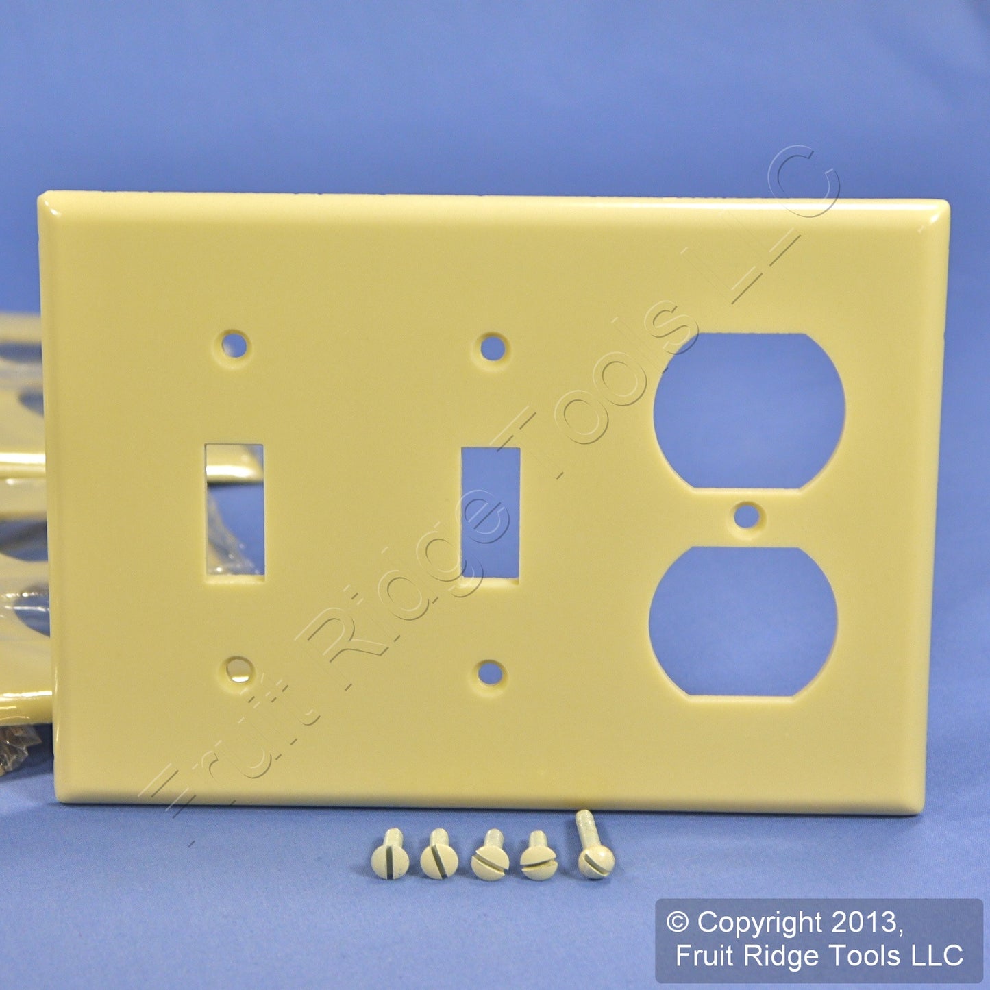Leviton 86021 Ivory 3-Gang Toggle Duplex Plastic Standard Wallplate Cover 10pcs
