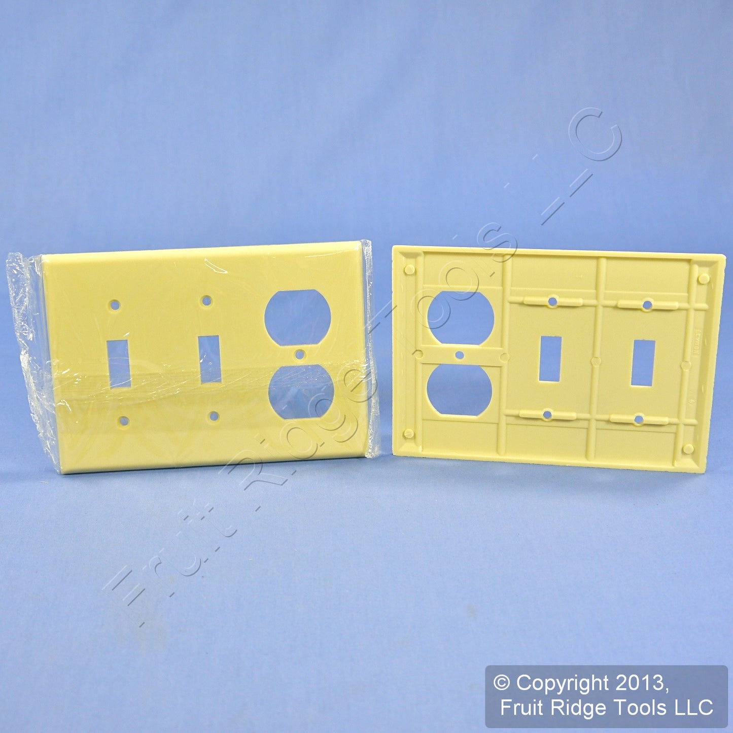 Leviton 86021 Ivory 3-Gang Toggle Duplex Plastic Standard Wallplate Cover 10pcs