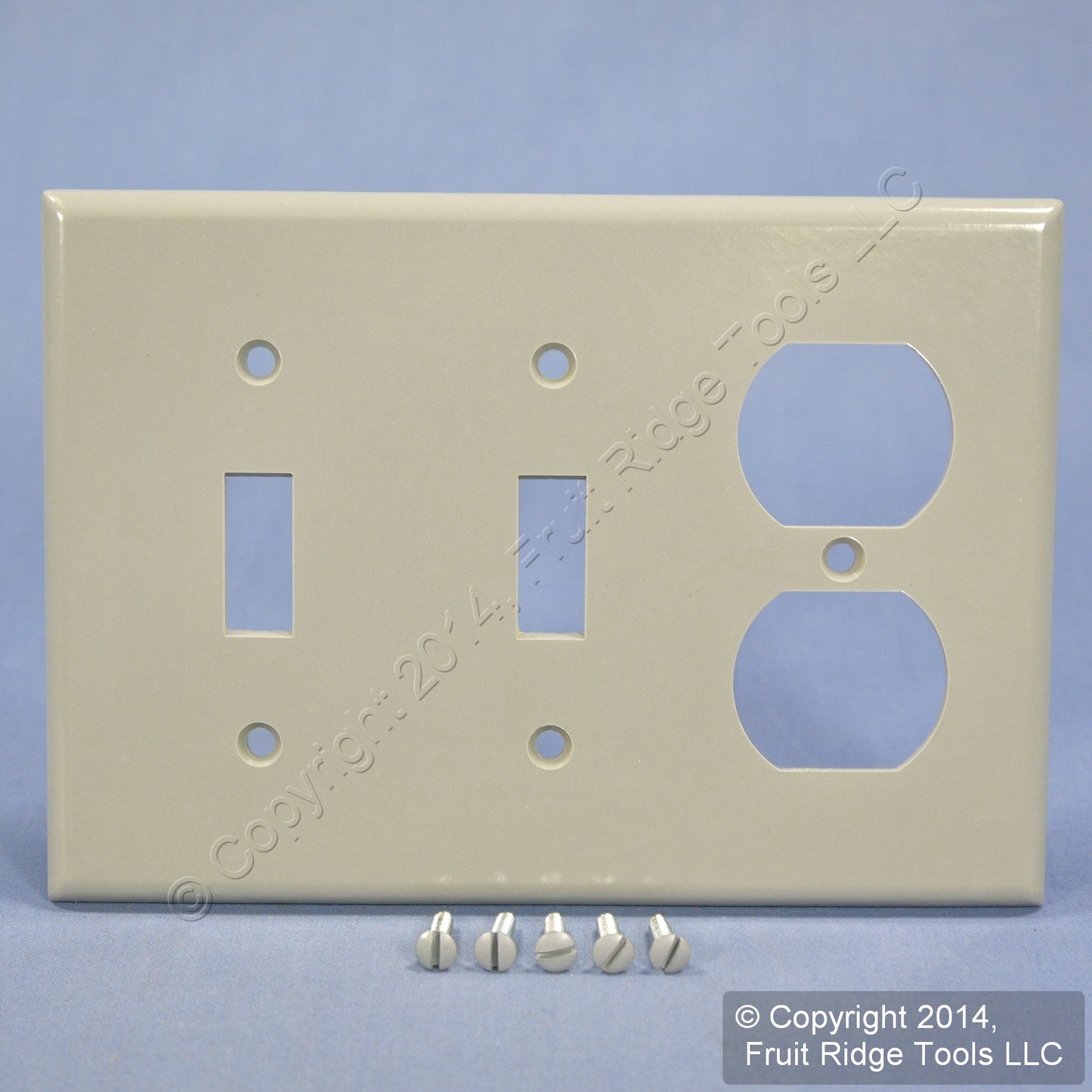 Leviton 87021 Gray 3-Gang Toggle Switch Duplex Outlet Plastic Standard Wallplate