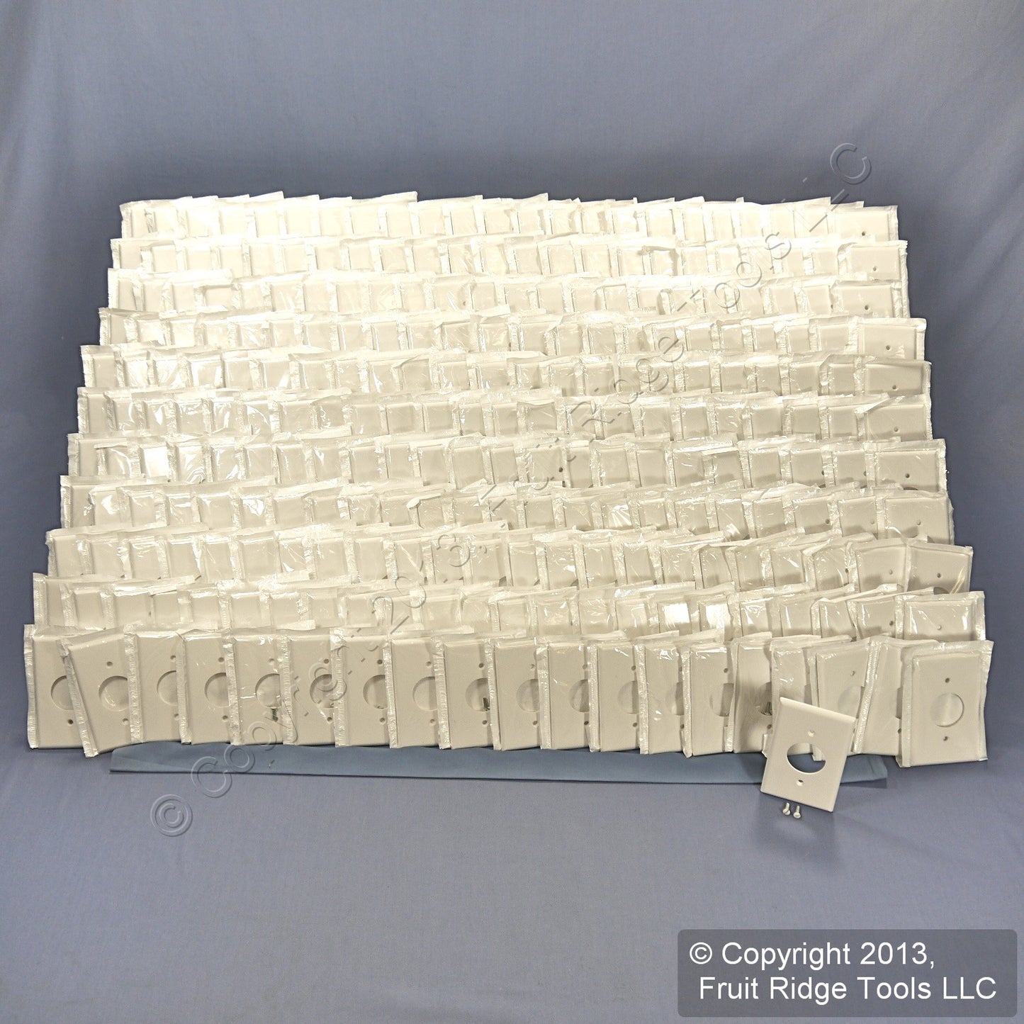 Leviton 88004 White Residential 1.406" Receptacle Wallplate Outlet Covers 250pcs