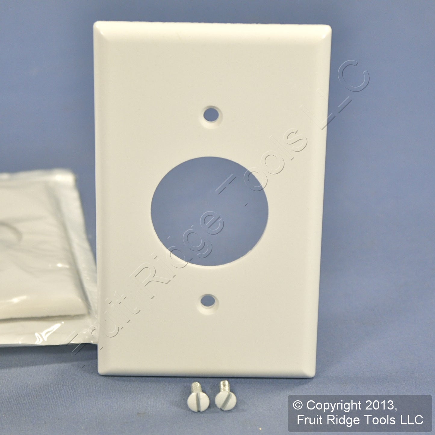 Leviton 88004 White 1-Gang 1.406in. Outlet Plastic Standard Wallplate Cover 4pcs