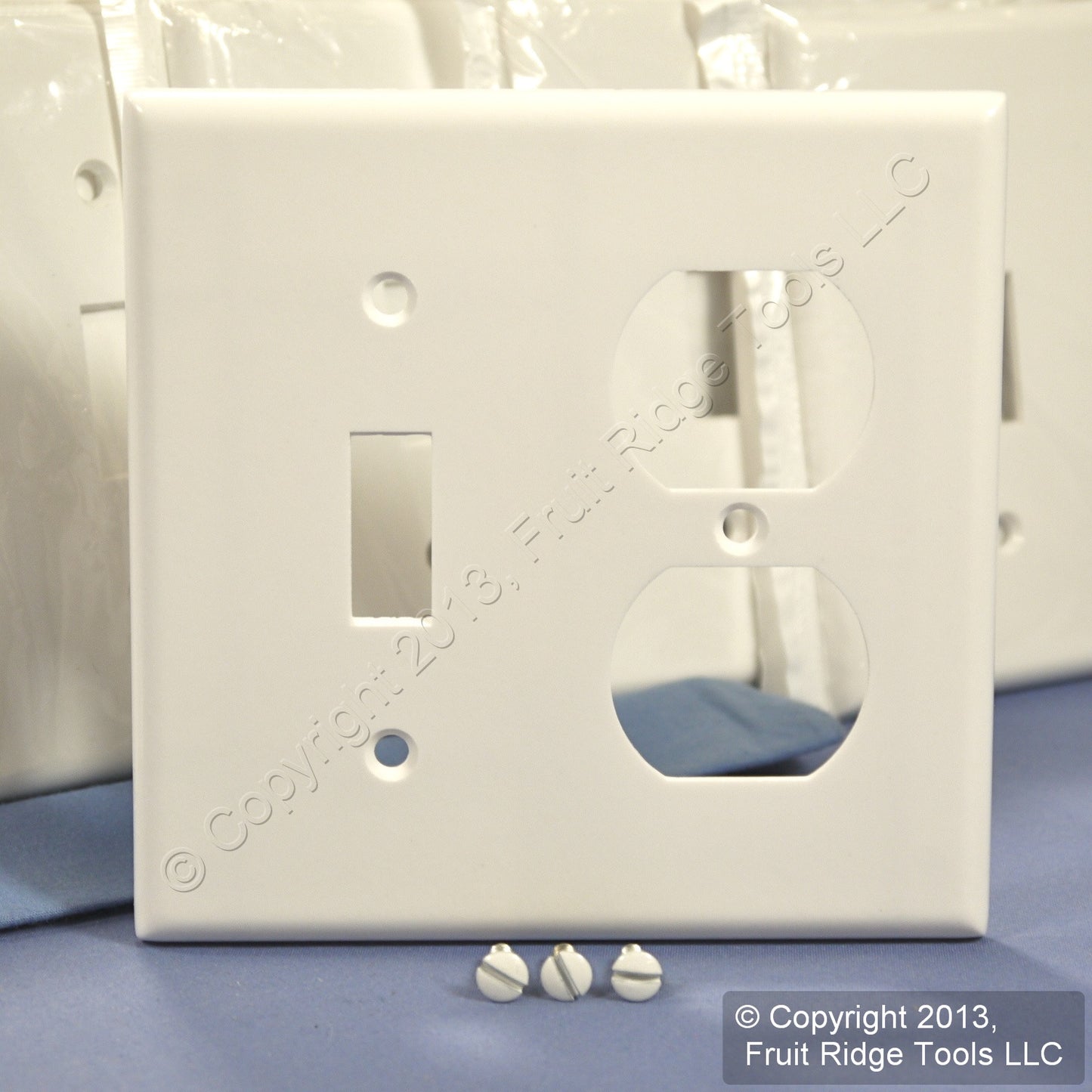 Leviton 88005 White 2-Gang Toggle Duplex Plastic Standard Wallplate Cover 150pcs