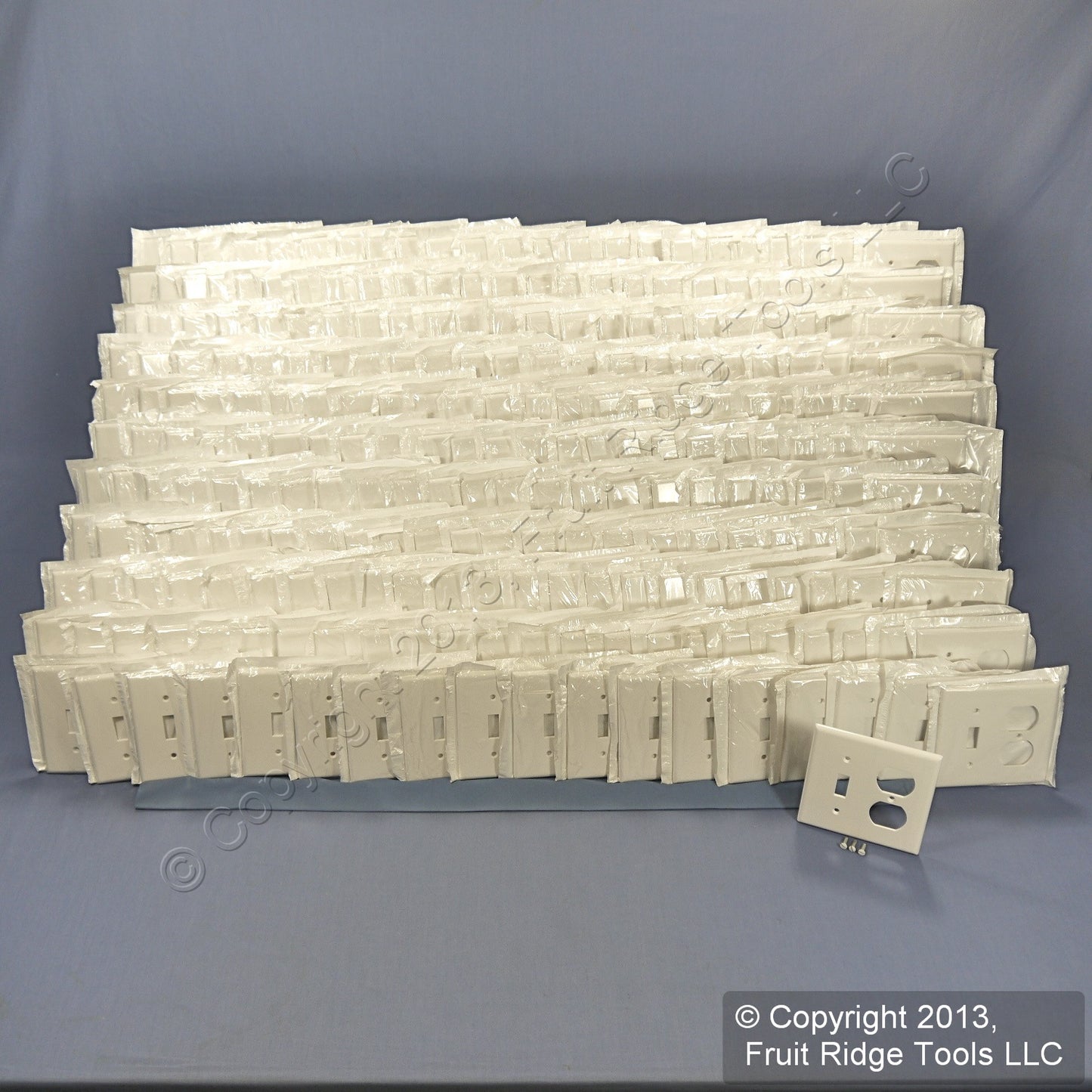 Leviton 88005 White 2-Gang Toggle Duplex Plastic Standard Wallplate Cover 250pcs