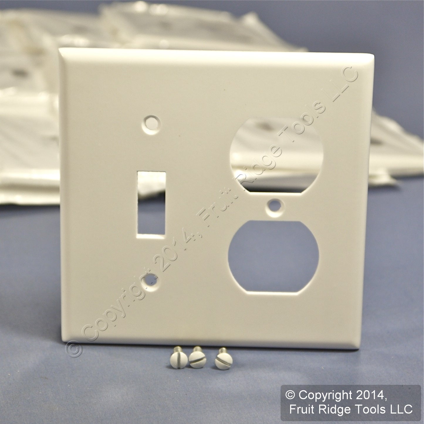 Leviton 88005 White 2-Gang Toggle Duplex Plastic Standard Wallplate Cover 25pcs