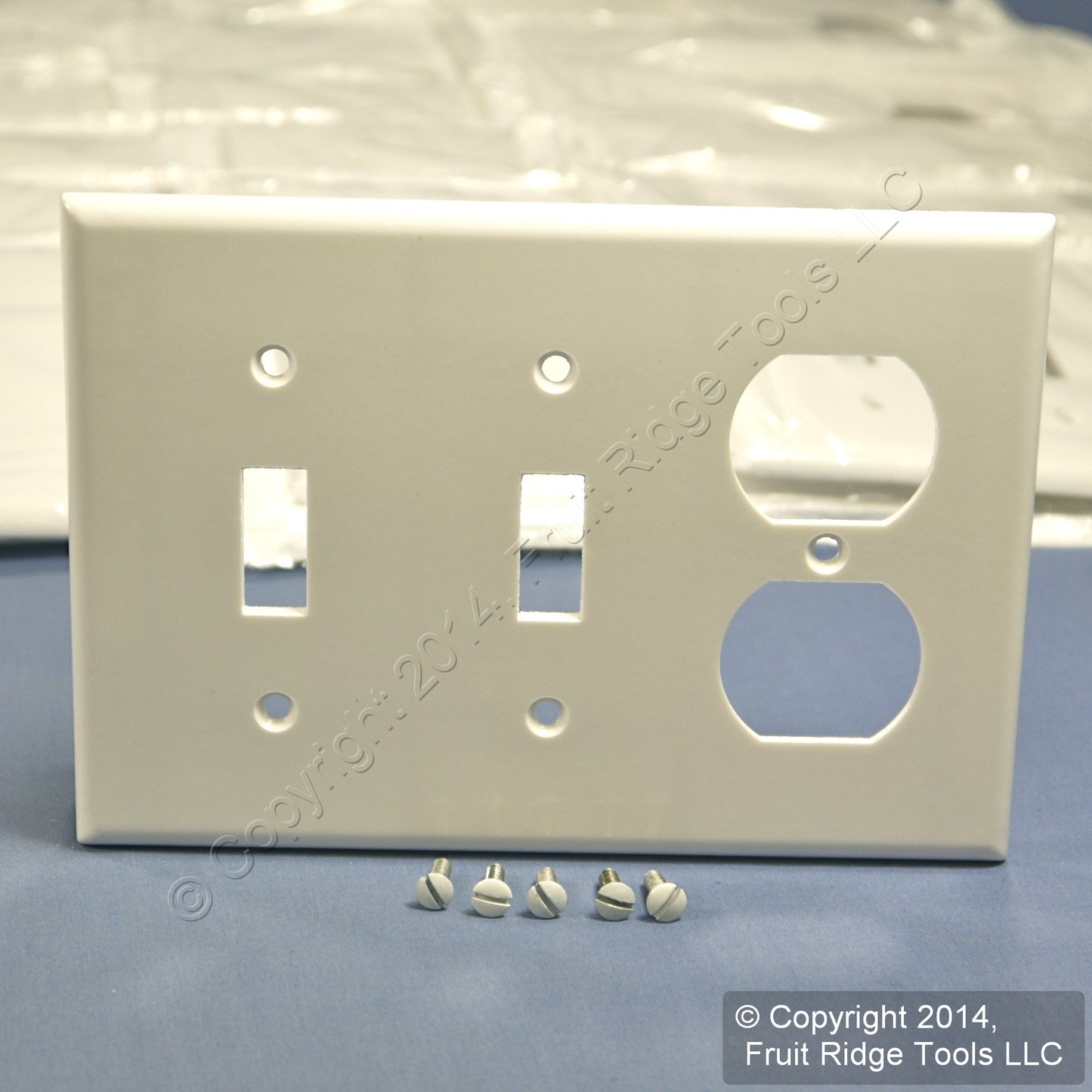 Leviton 88021 White 3-Gang Receptacle Switch Cover Thermoset Wallplates 50-Pack