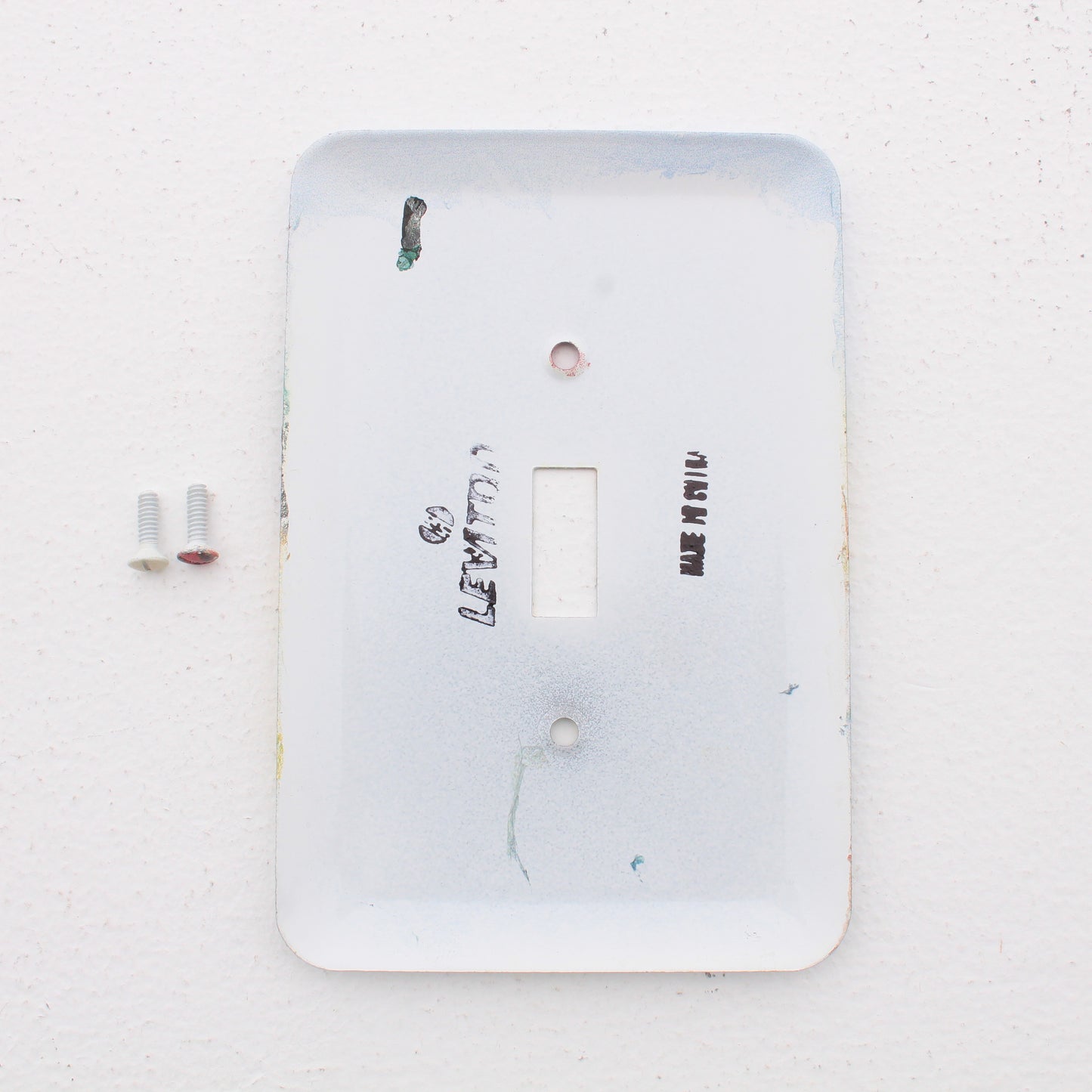 Leviton 89001-LGT 1-Gang Toggle Switch Metal Oversize Wallplate Cover Plate