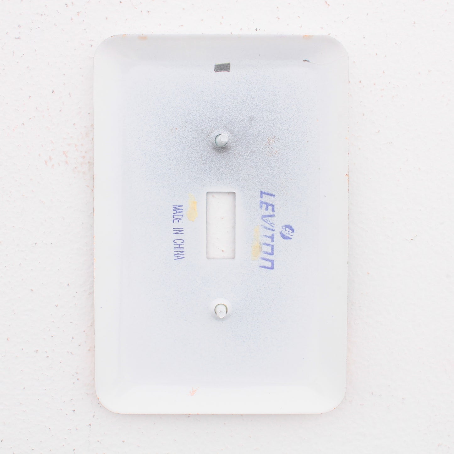 Leviton 1-Gang 89001-LIL Lilac Toggle Switch Metal Oversize Wallplate Cover