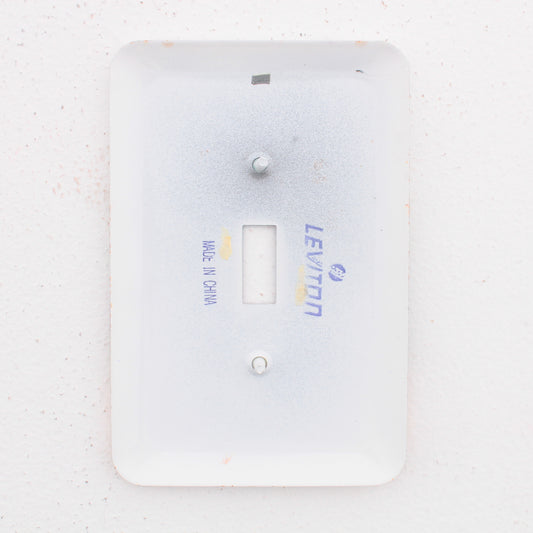 Leviton 1-Gang 89001-LIL Lilac Toggle Switch Metal Oversize Wallplate Cover