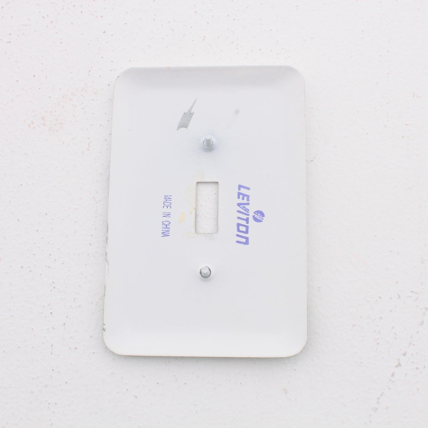 Leviton 1-Gang 89001-RST Rooster Toggle Switch Metal Oversize Wallplate Cover