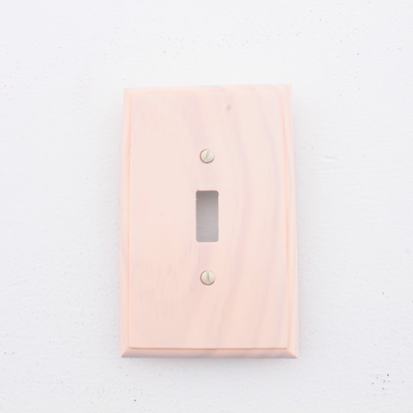 Leviton 89201-WWP Whitewashed Pine 1-Gang Toggle Wood Oversize Wallplate Cover
